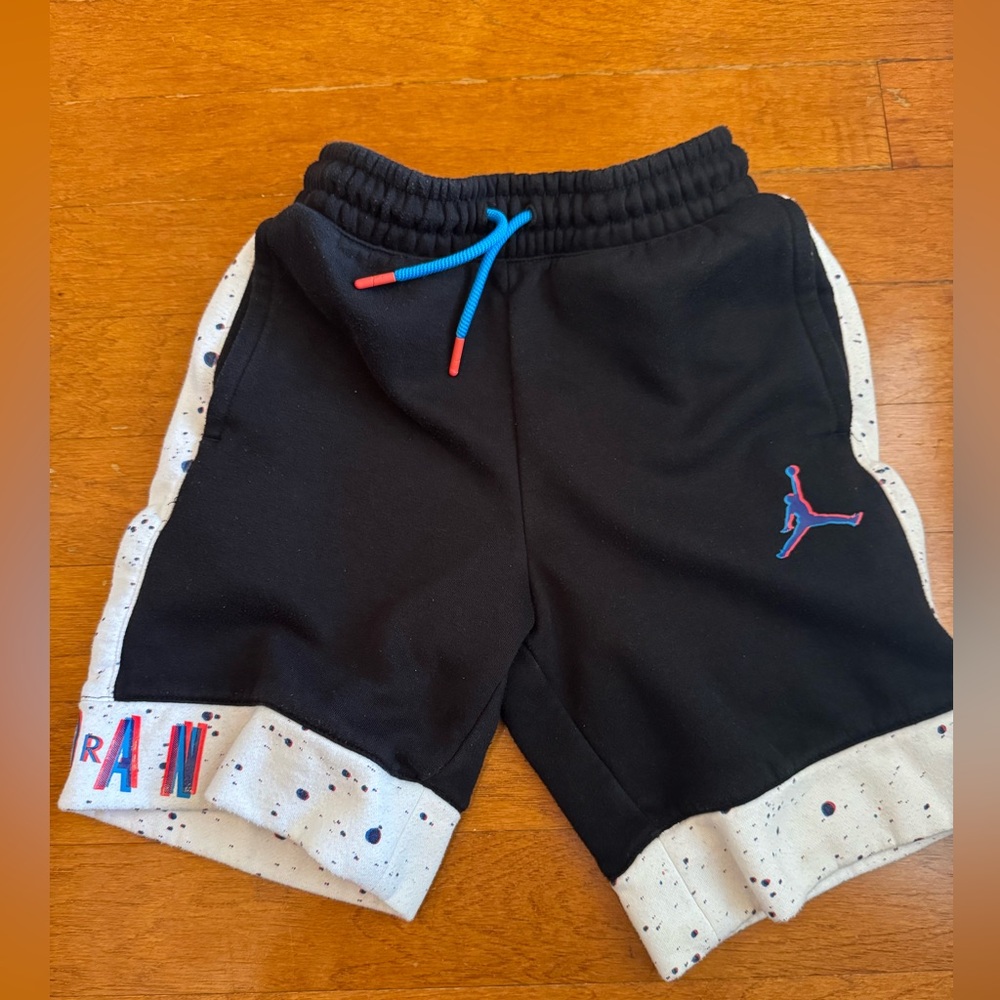 Nike size Medium shirts with pockets and elastic waist.